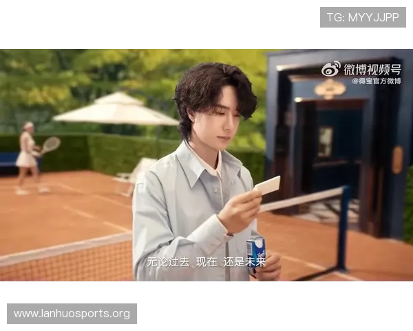 王一博身影亮相车内粉丝激动不已他已启程赴重要活动现场